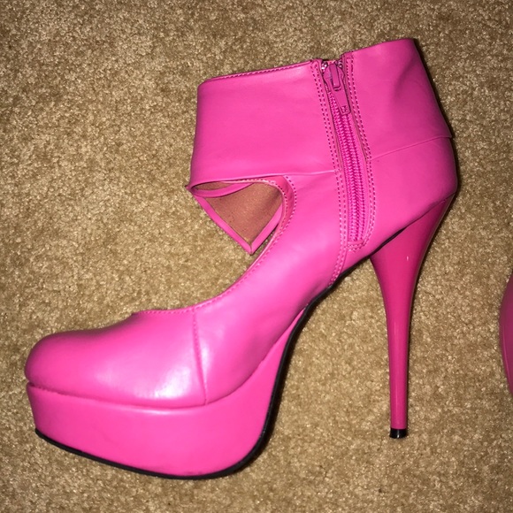 🎉HP🎉 Pink heel booties with bow 🎀 - Picture 3 of 8